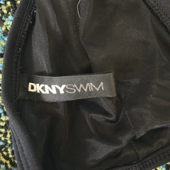 Victoria’s Secret black-and-white bottom and cover up with DKNY black bikini - Picture 3 of 4